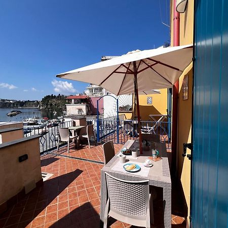 De Lamartine A Marina Di Corricella Procida Extérieur photo