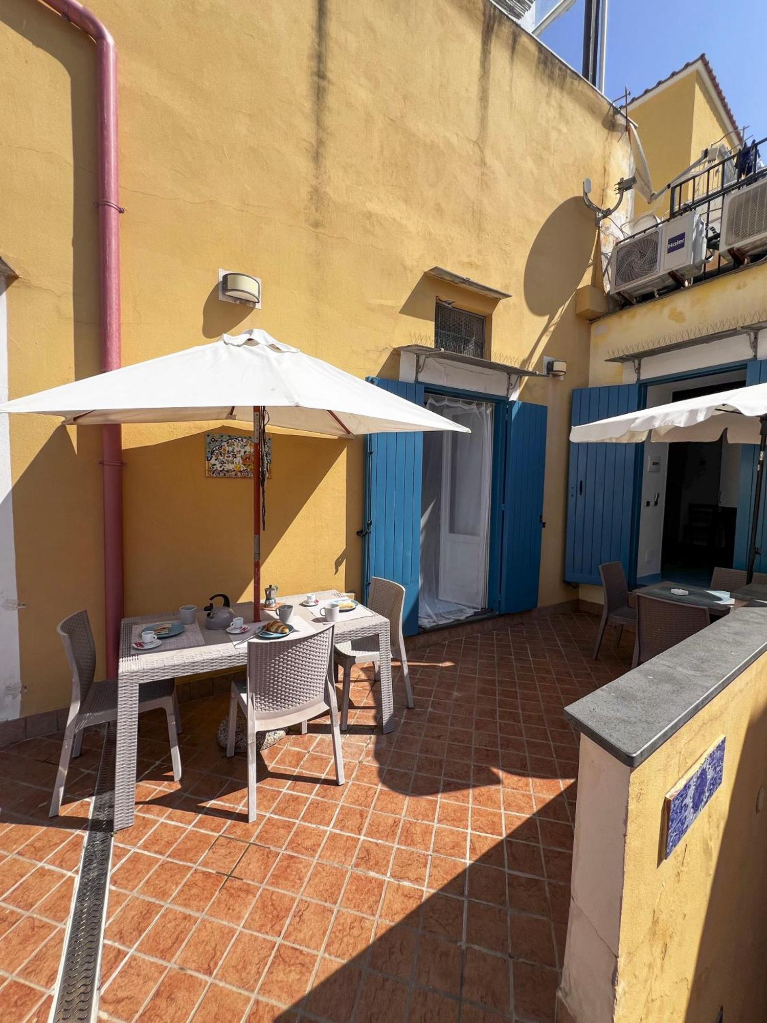 De Lamartine A Marina Di Corricella Procida Extérieur photo
