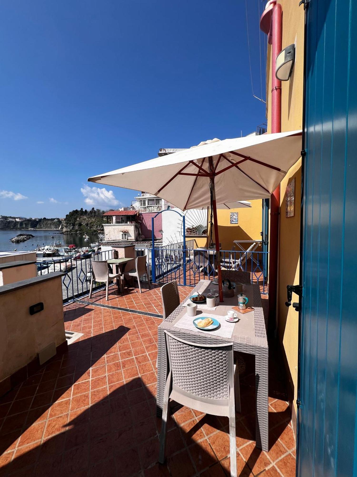 De Lamartine A Marina Di Corricella Procida Extérieur photo